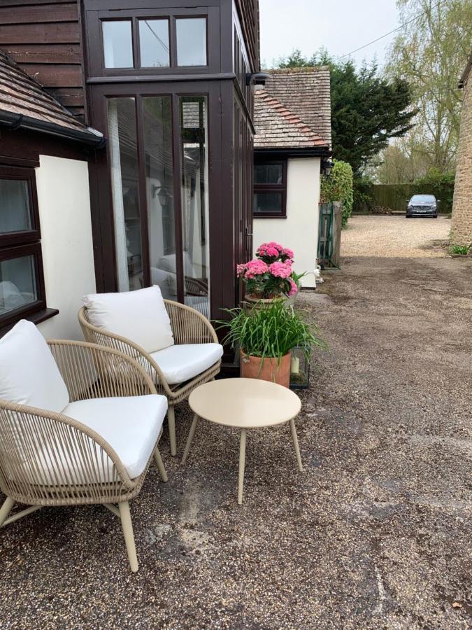 The Byre Bed & Breakfast Abingdon-on-Thames Bagian luar foto